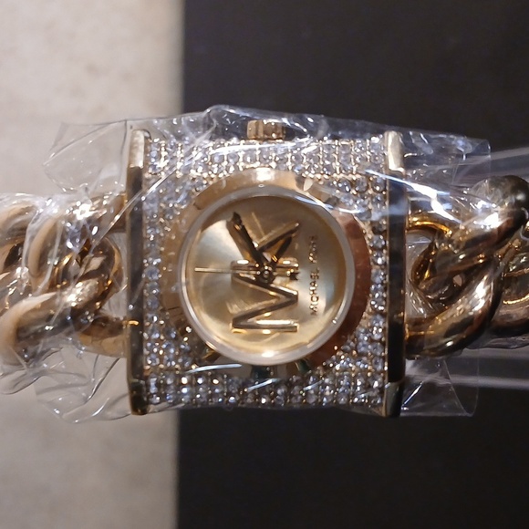 Michael Kors Gold Tone Crytal Women's Watch - Picture 4 of 14